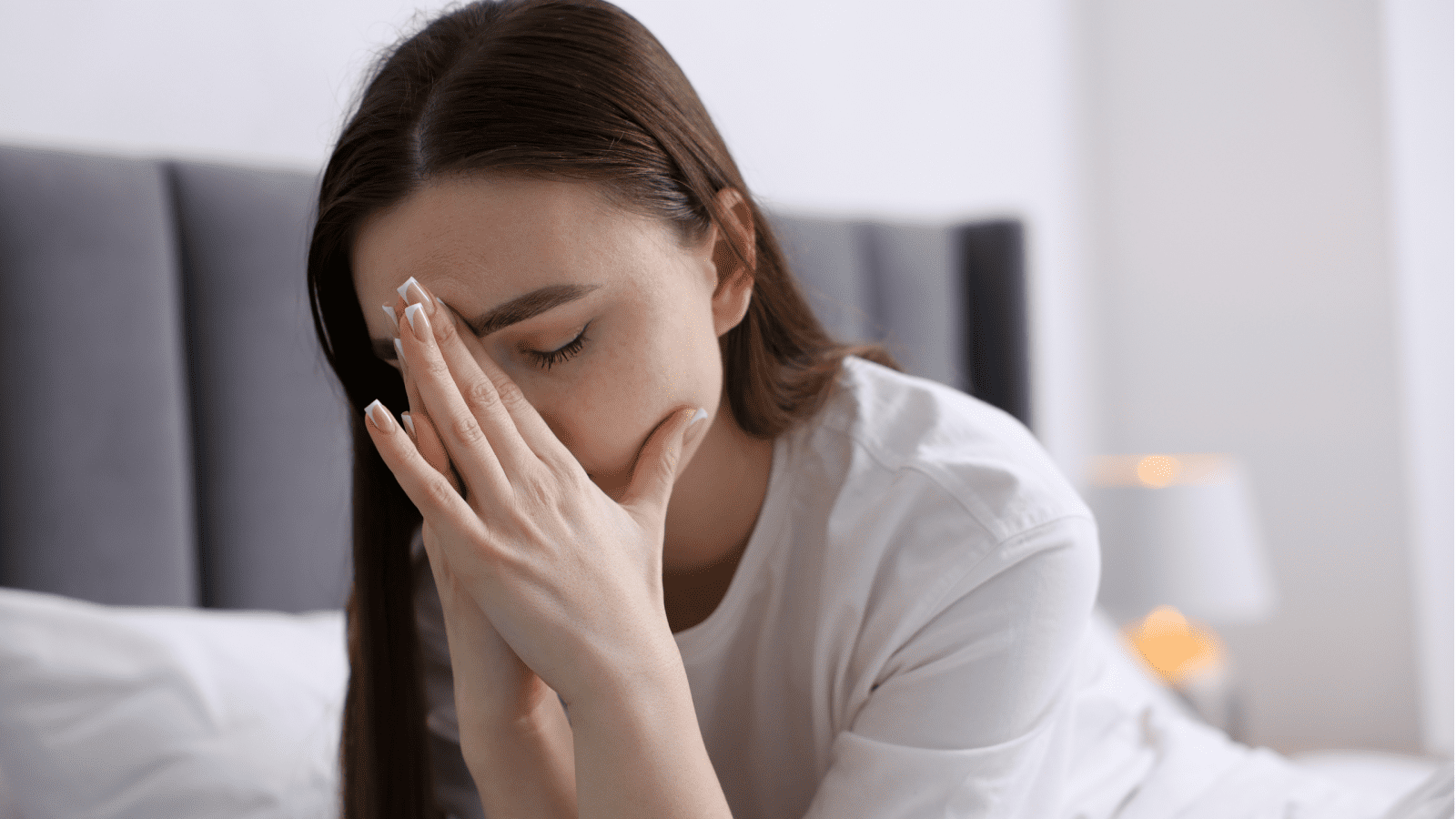 だるい・むくむ・眠れない…その夏バテ、実は「動かなすぎバテ」かも！「冷房の部屋で1分でできるセルフケア」