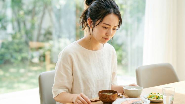 【食欲不振・胃腸の調子が悪い】夏バテは早めの対処が肝心!〈椅子に座ったまま〉腸が元気になる方法