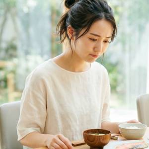 【食欲不振・胃腸の調子が悪い】夏バテは早めの対処が肝心!〈椅子に座ったまま〉腸が元気になる方法