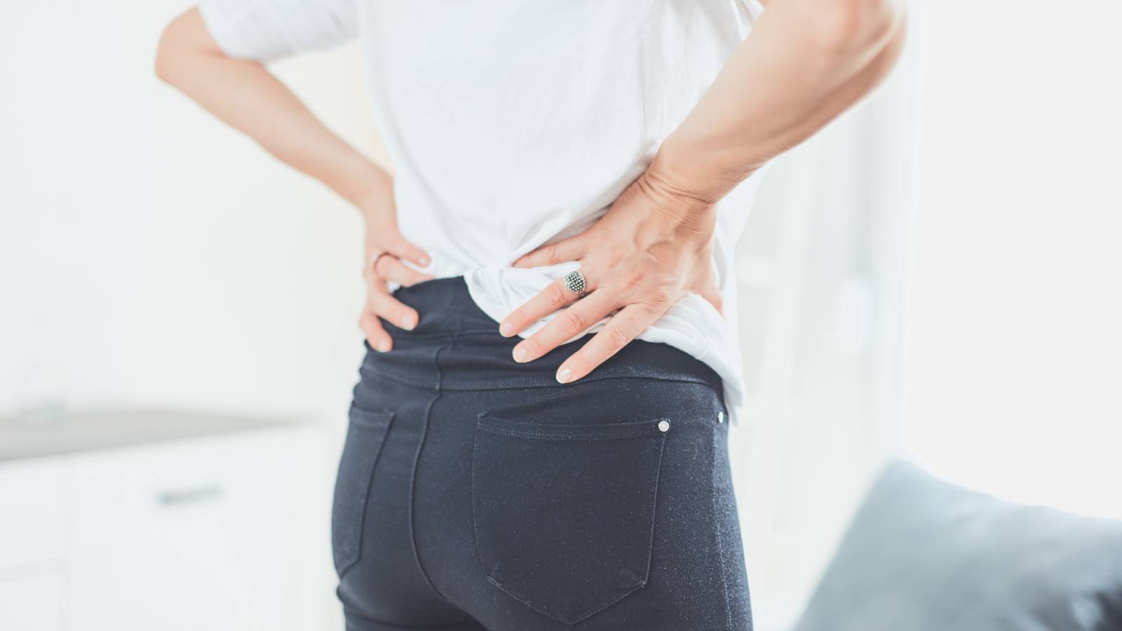 硬くなったお尻をじんわり伸ばす！股関節を動かしやすくする簡単ストレッチ