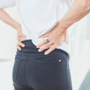硬くなったお尻をじんわり伸ばす!股関節を動かしやすくする簡単ストレッチ