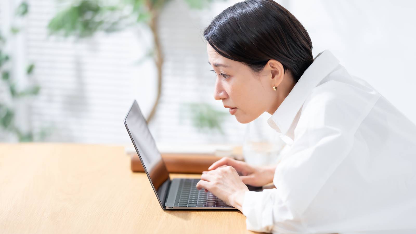 【40代以降、体の土台が弱り姿勢が崩れやすい理由】衰え始めた「骨盤底筋」をやさしく目覚めさせるポーズ