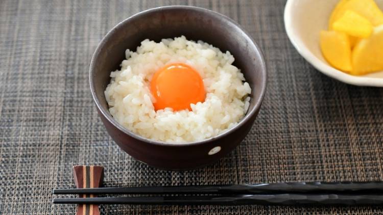夏の「卵かけごはん」に足すだけ。夏バテの疲労回復を早める食材3選|管理栄養士が解説