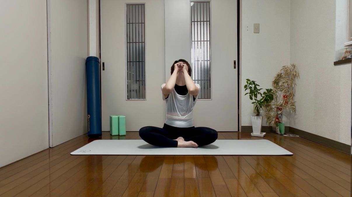 首ストレッチ
