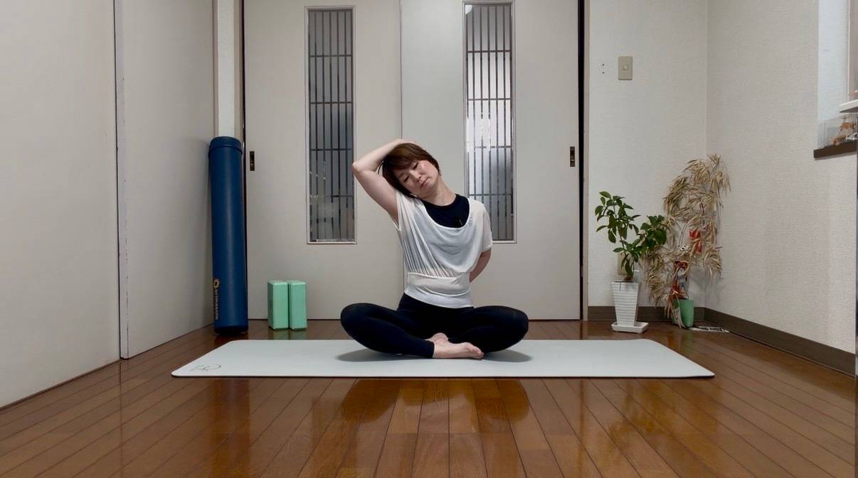 首ストレッチ
