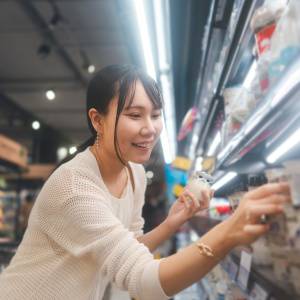 帰省中の外食続きに。コンビニで選べる、栄養バランスを整える一品3選|管理栄養士が教える