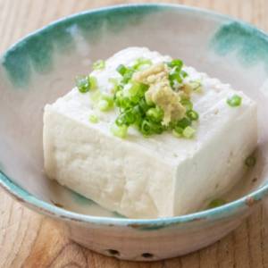 「火を使いたくない」夏の夜に。レンジと包丁いらずでたんぱく質が摂れる食材4選|管理栄養士が解説