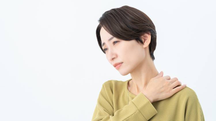 肩だけほぐしても楽にならない?【肩こりの原因は肩じゃない】肩甲骨から動かす腕ねじりストレッチ