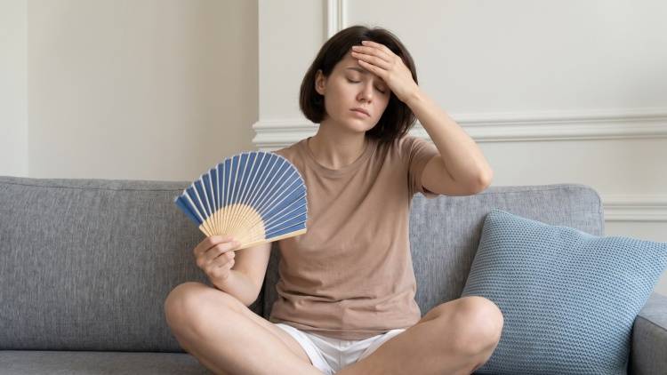 だるい・寝れない・イライラする…【なんとなく不調】に悩んでいませんか?デスクでもできるリセットストレッチ