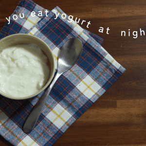 夜の「ヨーグルト」にのせるだけ。寝る前の小腹を満たす【ヘルシー食材】3選|管理栄養士が解説