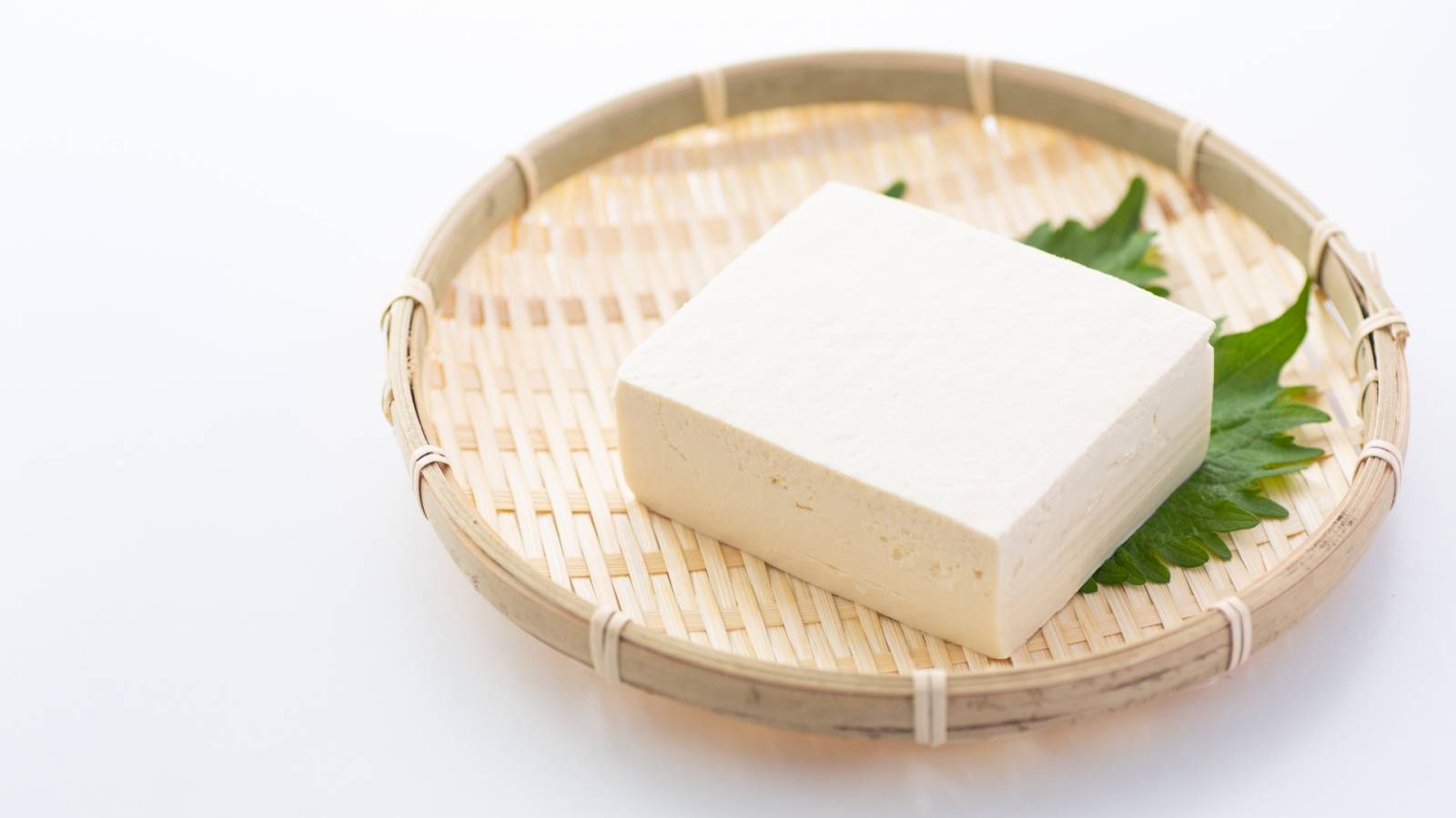 夏の「冷奴」に足すだけ。冷房で冷えた体を温める食材4選｜管理栄養士が解説
