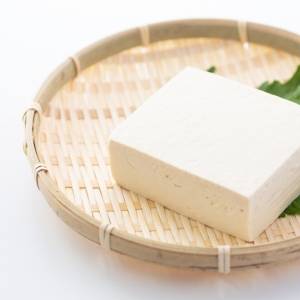 夏の「冷奴」に足すだけ。冷房で冷えた体を温める食材4選｜管理栄養士が解説