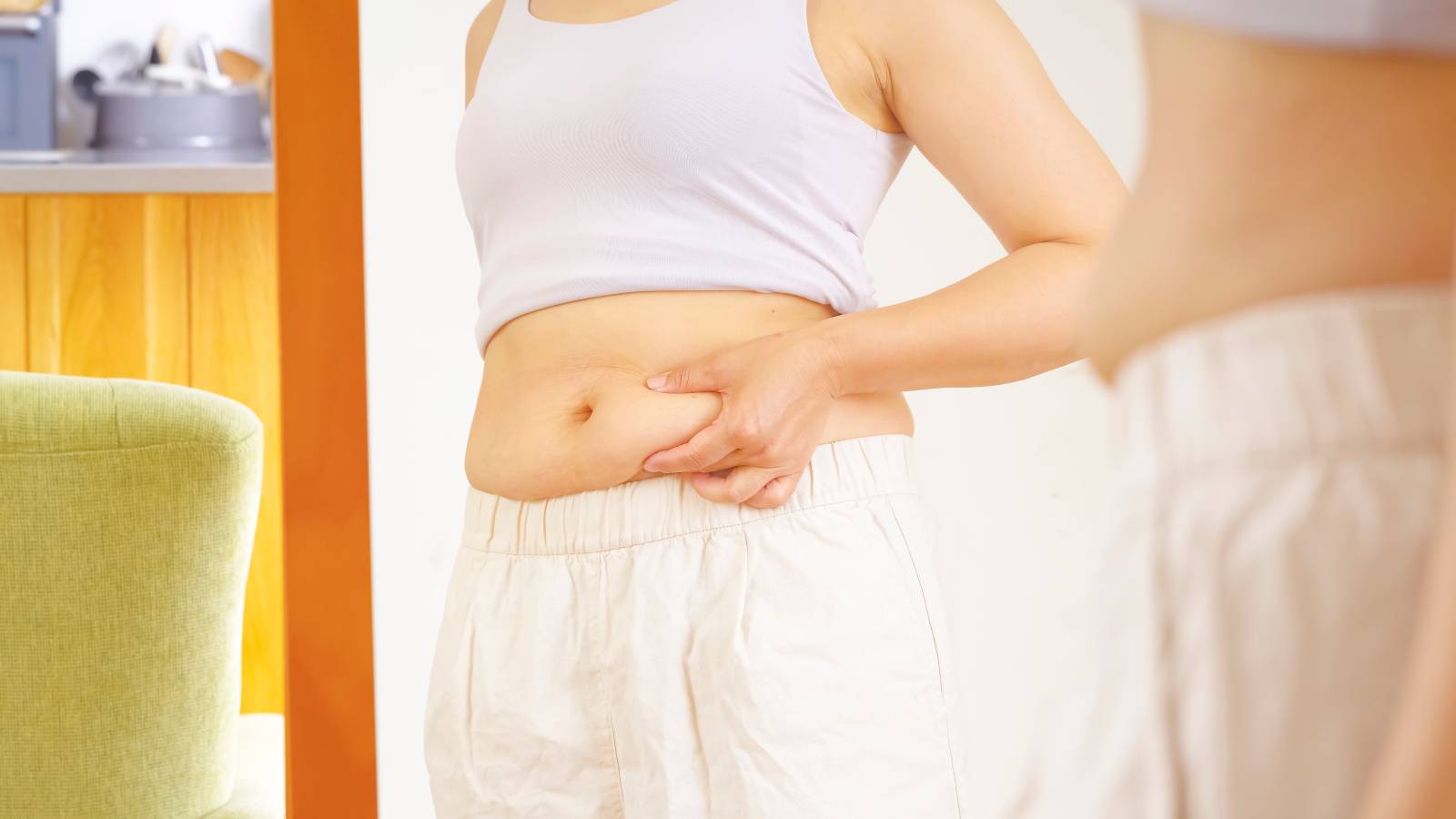  【ぽっこりお腹が気になる40代へ】腹筋を頑張る前に！寝たまま1分の股関節ストレッチ 