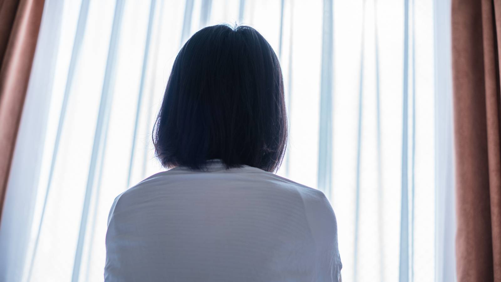  背中が丸いと老けて見える？【40～50代の猫背リセット】背骨＆肩甲骨エクササイズ 