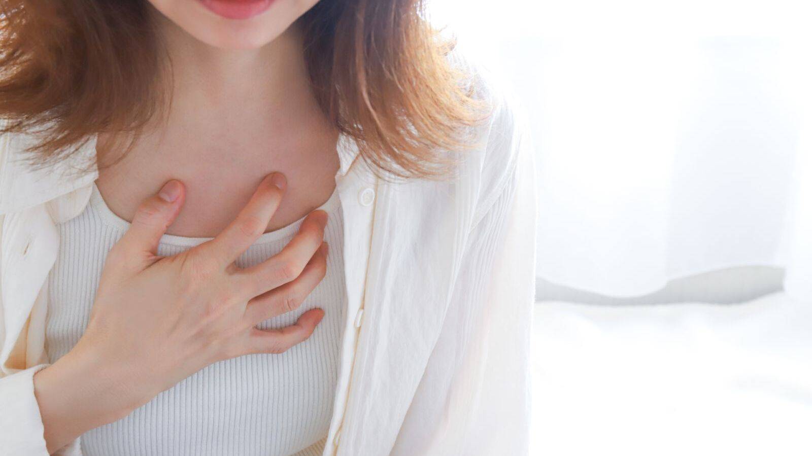  「食べすぎてないのに痩せない」人に共通する、呼吸のクセとは｜心身にアプローチできる「30秒の側屈ストレッチ」 