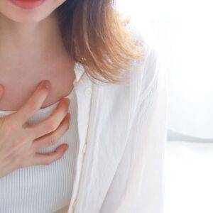 「食べすぎてないのに痩せない」人に共通する、呼吸のクセとは｜心身にアプローチできる「30秒の側屈ストレッチ」