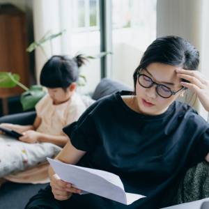 家族が家にいるだけなのに、なぜこんなに疲れる？更年期女性を消耗させる思い込みの正体