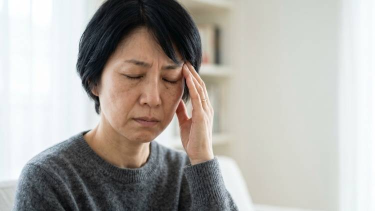 更年期になって「人に会うと疲れる」ようになった。それは性格が変わったから?「疲れた」の先にあるもの