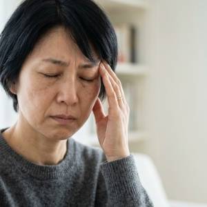 更年期になって「人に会うと疲れる」ようになった。それは性格が変わったから？「疲れた」の先にあるもの