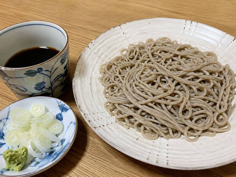 夏の「ざるそば」に添えるだけ！血糖値の上昇を防ぐ＆満足度UPのトッピング3選 