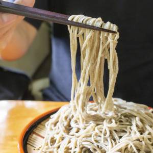夏の「ざるそば」に添えるだけ。血糖値の上昇を抑える＆満足度アップの食材3選｜管理栄養士が解説
