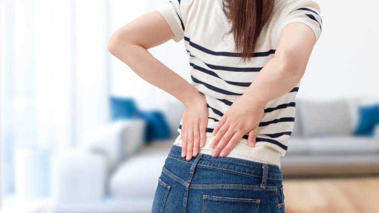 腰の張りがなかなか取れない人、必見！股関節をほぐして軽くなる【30秒揺れるだけ】エクササイズ