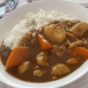 夏の「カレー」に混ぜるだけ。不足しがちな食物繊維を補える食材3選|管理栄養士が解説