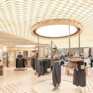 ルルレモンが原宿に新旗艦店。アートとコミュニティが交差する、新たな“動く”拠点へ