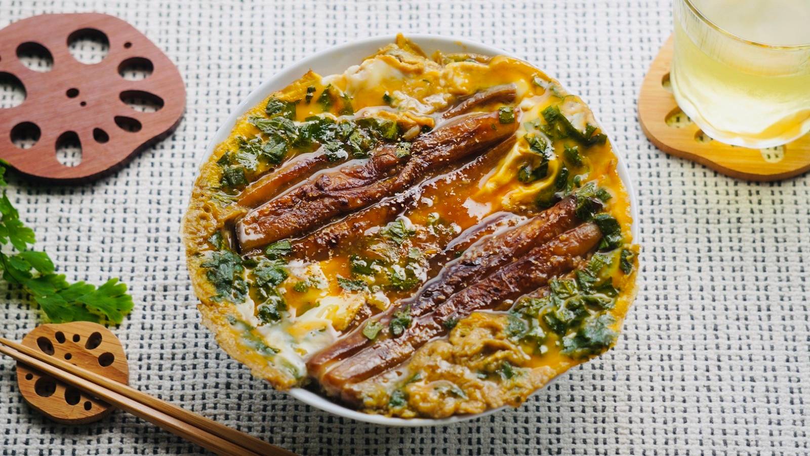  甘辛なすをふんわり卵で！夏に食べたい「うな玉風」レシピとは？ 