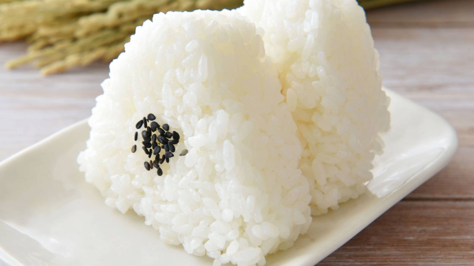 朝の「おにぎり」に混ぜるだけ。自律神経を整えるトリプトファン食材5選｜管理栄養士が解説