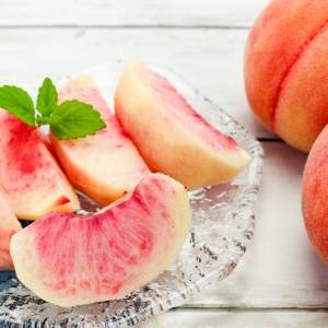 「桃」は朝と夜で楽しみ方が変わる。管理栄養士が教える旬の果物の食べ方｜管理栄養士が解説