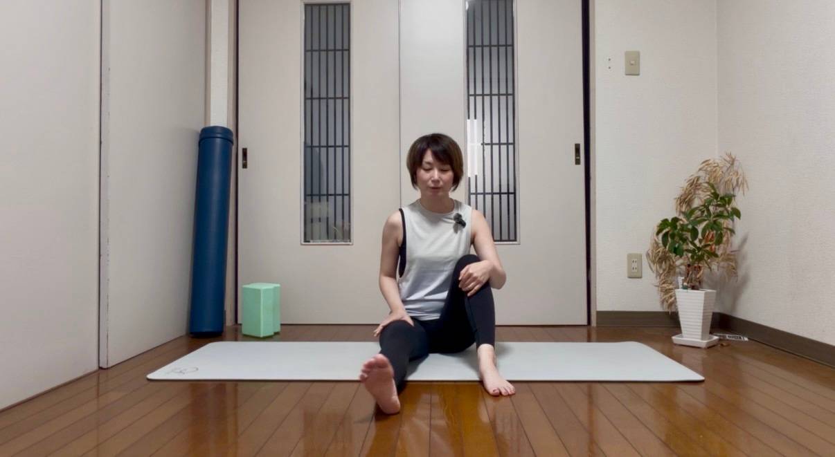 股関節ストレッチ