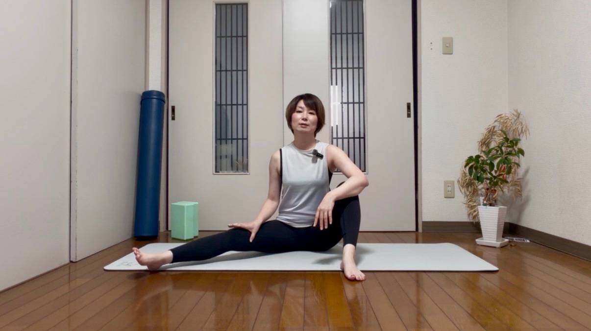 股関節ストレッチ