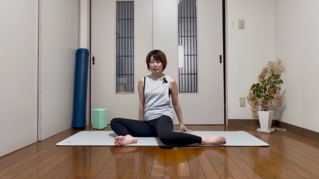 股関節ストレッチ
