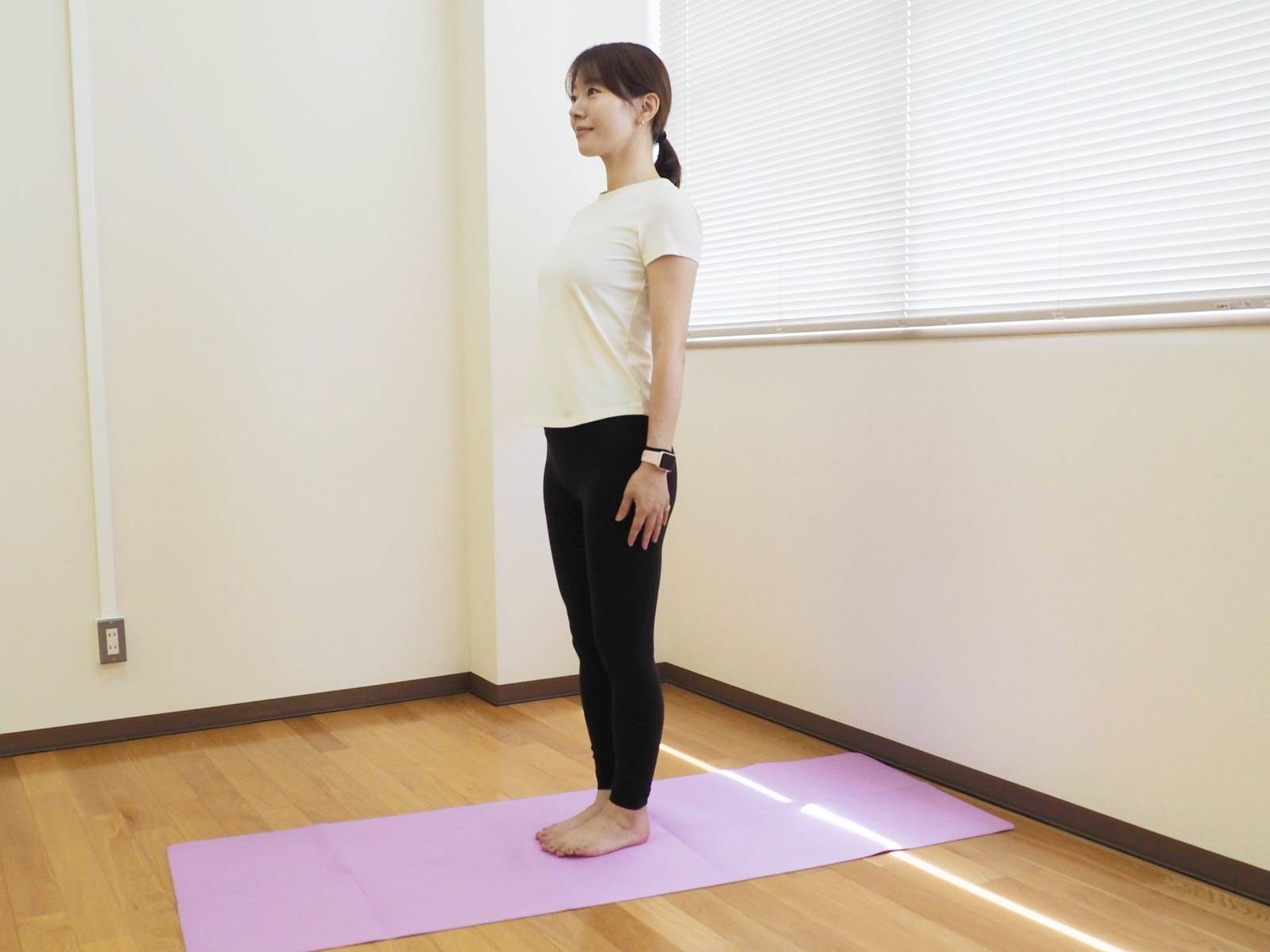 「ねじった椅子のポーズ」アレンジ｜体幹トレーニング