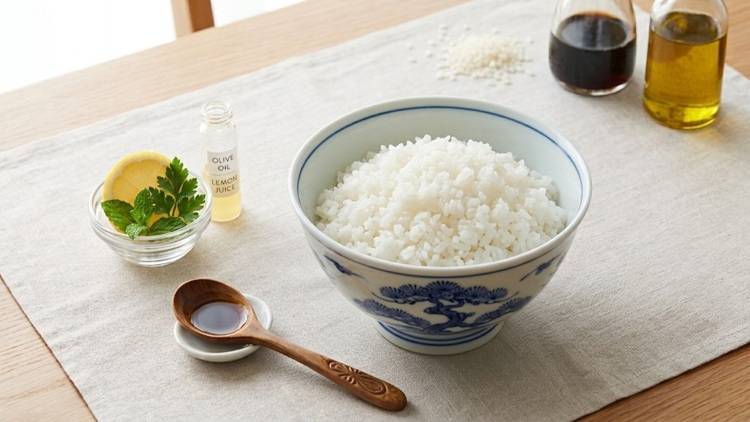 ごはんを食べる前に「大さじ1杯」飲むだけ。食後の眠気が気になる人におすすめ【血糖値コントロール食】3選