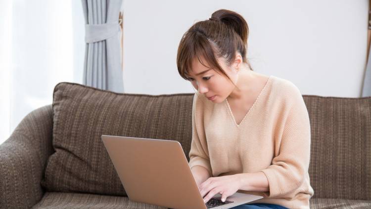 40代50代に多い【座ると猫背・立つと反り腰の悪姿勢】 の原因「胸の硬さ」をやわらかくする!胸椎ストレッチ