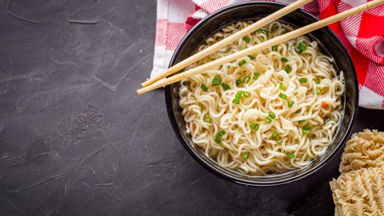 夜中に「ラーメンが食べたい!」ときに。管理栄養士おすすめ「太りにくい代替麺」3選
