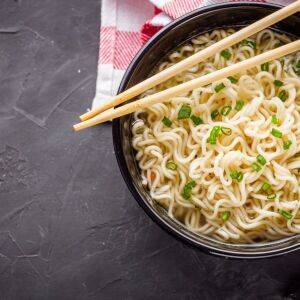 夜中に「ラーメンが食べたい！」ときに。管理栄養士おすすめ「太りにくい代替麺」3選