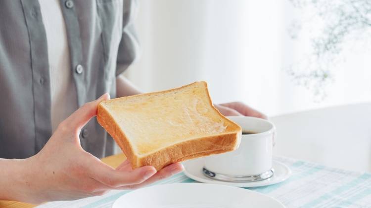 朝の「トースト」にのせるだけ。新学期の朝に足りないたんぱく質を補う食材3選|管理栄養士が解説