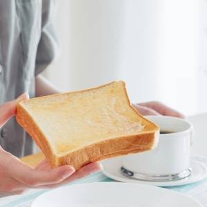 朝の「トースト」にのせるだけ。新学期の朝に足りないたんぱく質を補う食材3選｜管理栄養士が解説