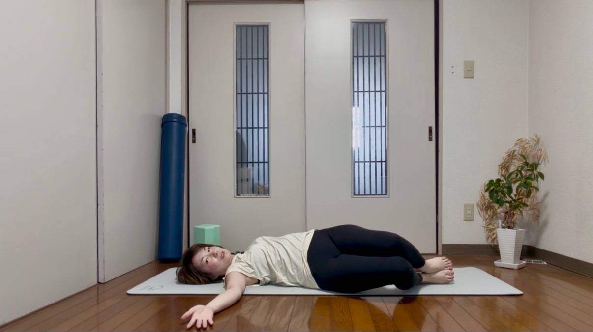 寝ながら股関節ストレッチ