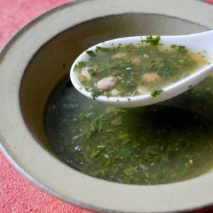 夏の紫外線を浴びた肌に【モロヘイヤと納豆のネバネバ梅スープ】管理栄養士のスープレシピ