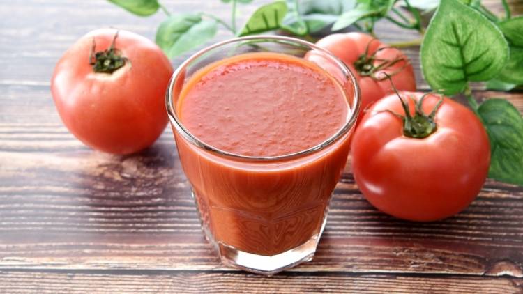 カレーに水ではなく「トマトジュース」。管理栄養士が教える、むくみが気になる人におすすめの作り方