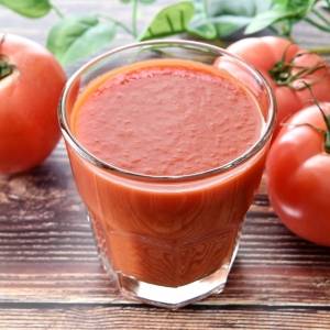 カレーに水ではなく「トマトジュース」。管理栄養士が教える、むくみが気になる人におすすめの作り方