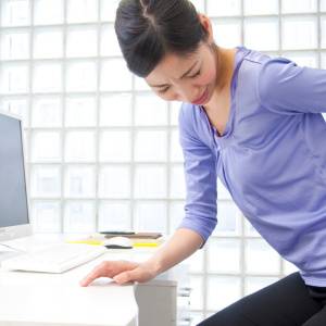 【座りっぱなし対策】体が硬くても簡単!1分でお尻の筋肉が伸び~る「薪のポーズ」