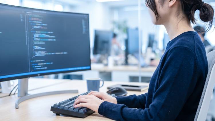 【振り向くとき体ごと動かしていない？】ねじりのできない現代人が増えている！背中がガチガチになる理由と対策