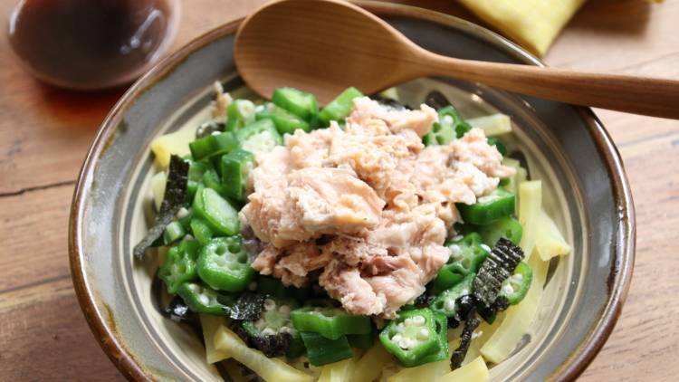 火を使わず5分で完成!疲れた夜に食べたい「鮭缶とオクラの冷やし丼」|管理栄養士のレシピ