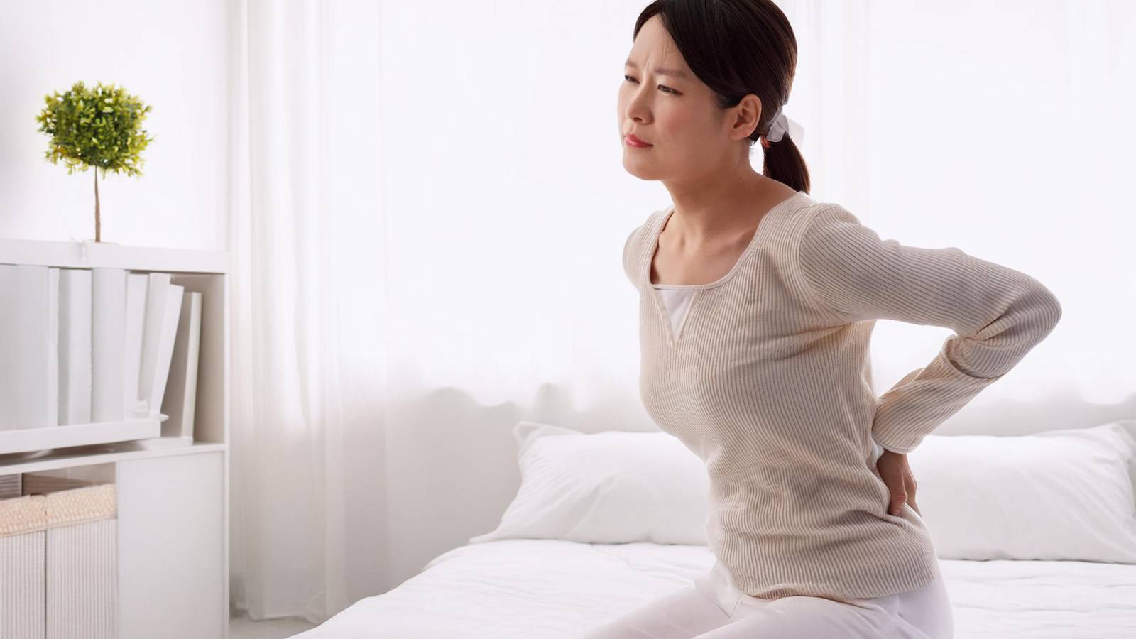  【腰痛がよくならない人に】硬くなった背中をほぐせ劇的改善！目から鱗の改善法 