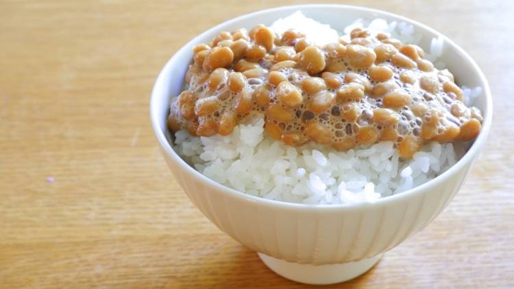 朝の「納豆ごはん」にちょい足し!便秘・腸活におすすめの食物繊維食材3選|管理栄養士が解説